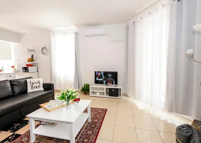 아파트 Bella Upscale